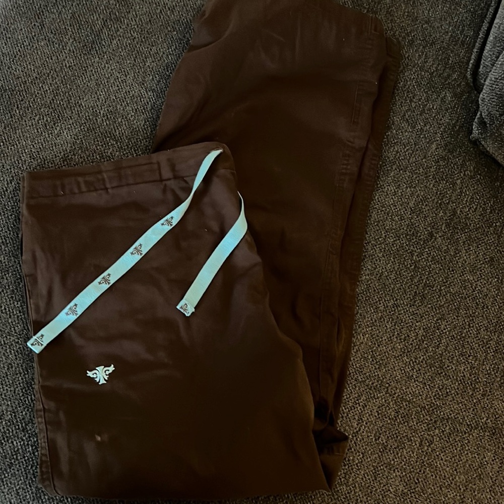 Contour scrub bottoms